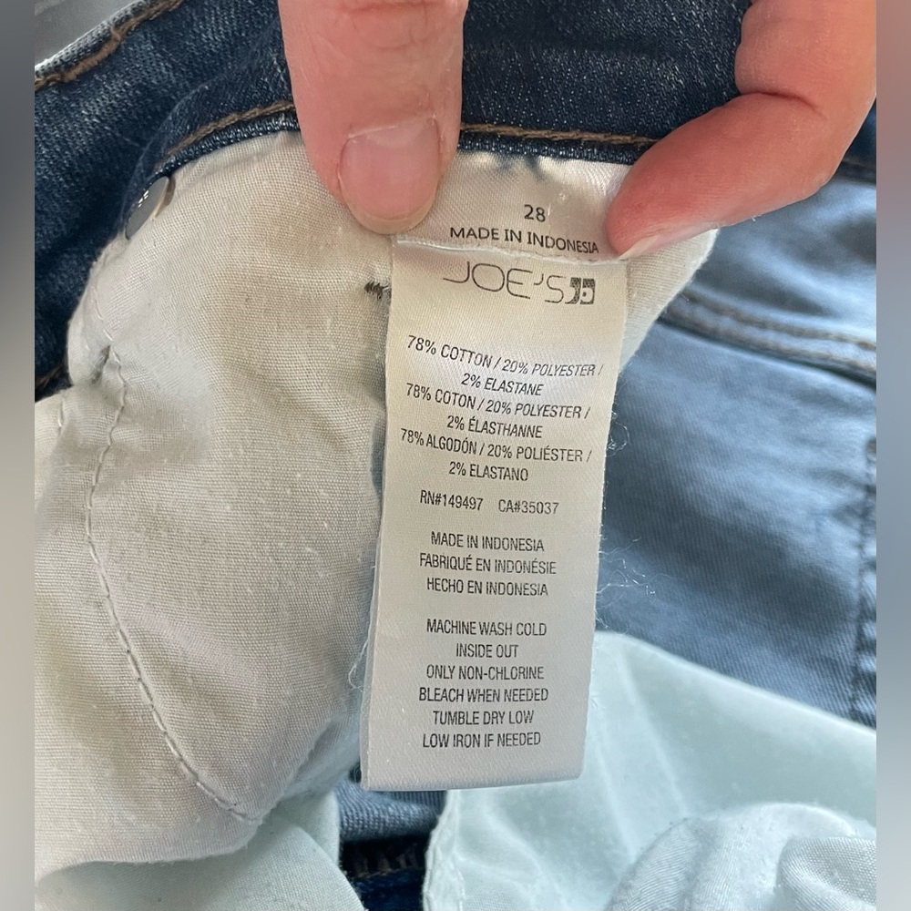 Joes jeans, boyfriend cut crop, size 28. - Picture 10 of 11